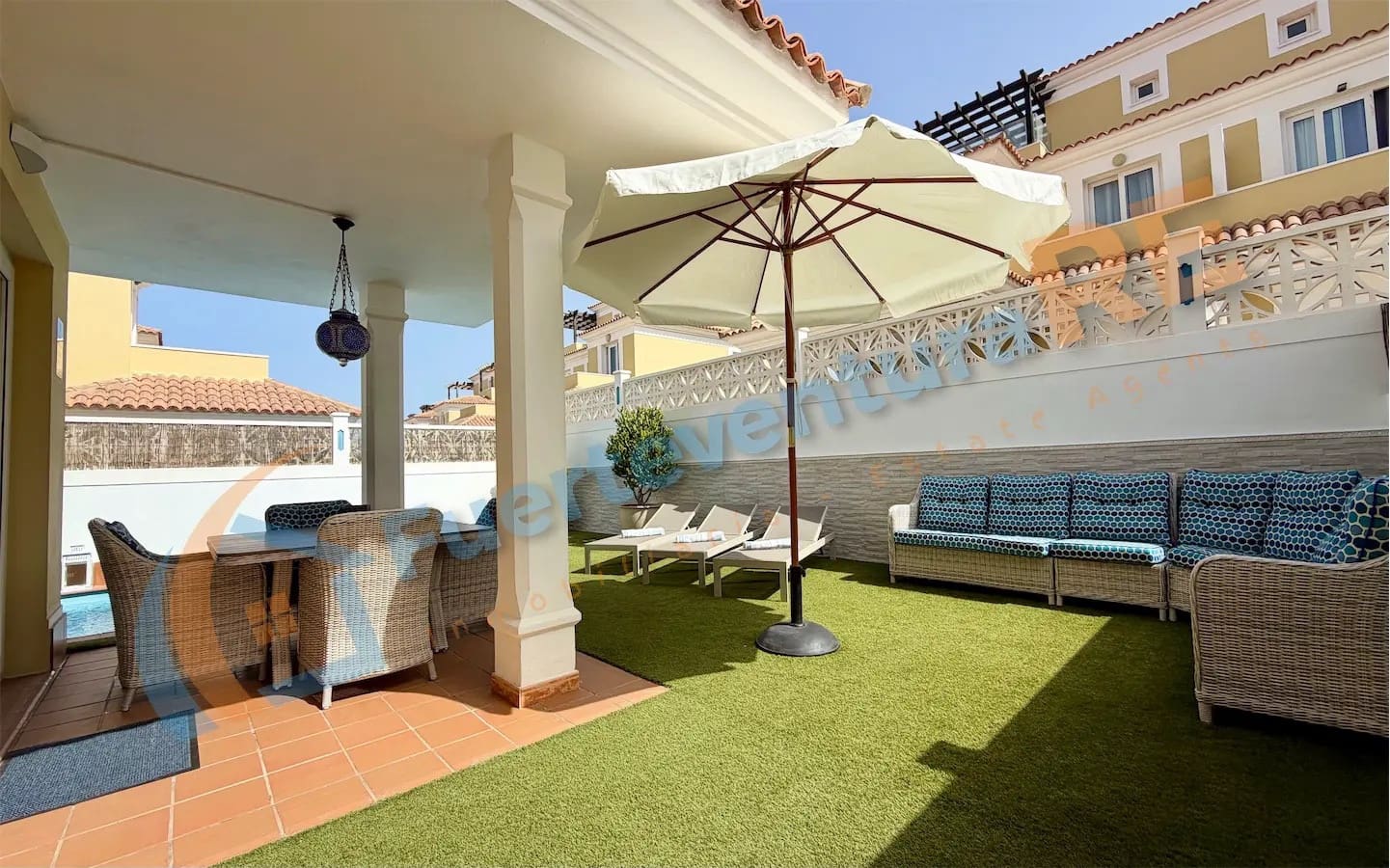 3 soveværelse Semi-Rækkehus til salg i Corralejo med swimmingpool - € 448.000 (Ref: 9999443)