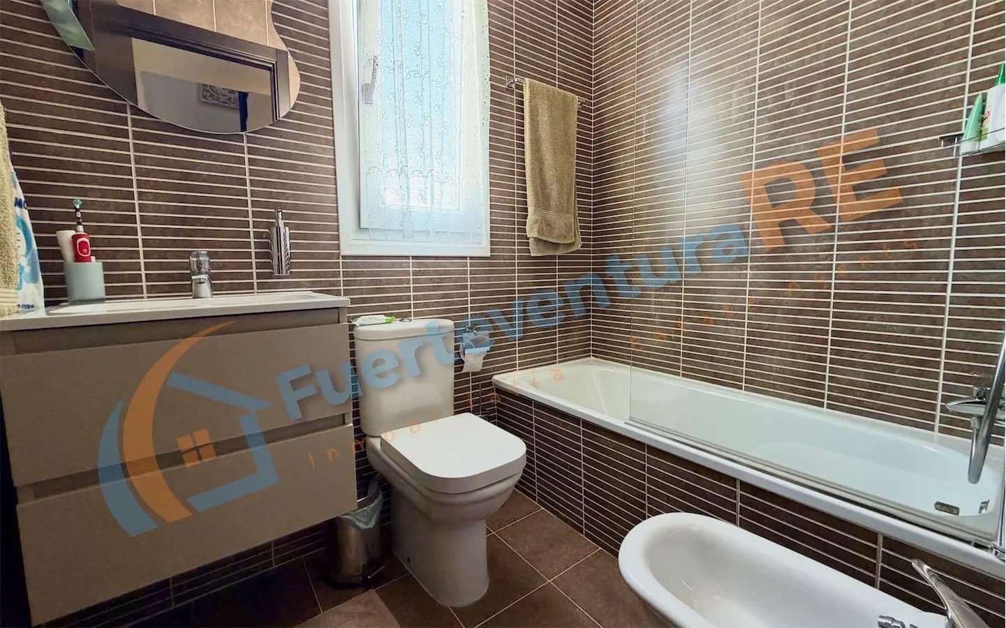 3 soveværelse Semi-Rækkehus til salg i Corralejo med swimmingpool - € 448.000 (Ref: 9999443)