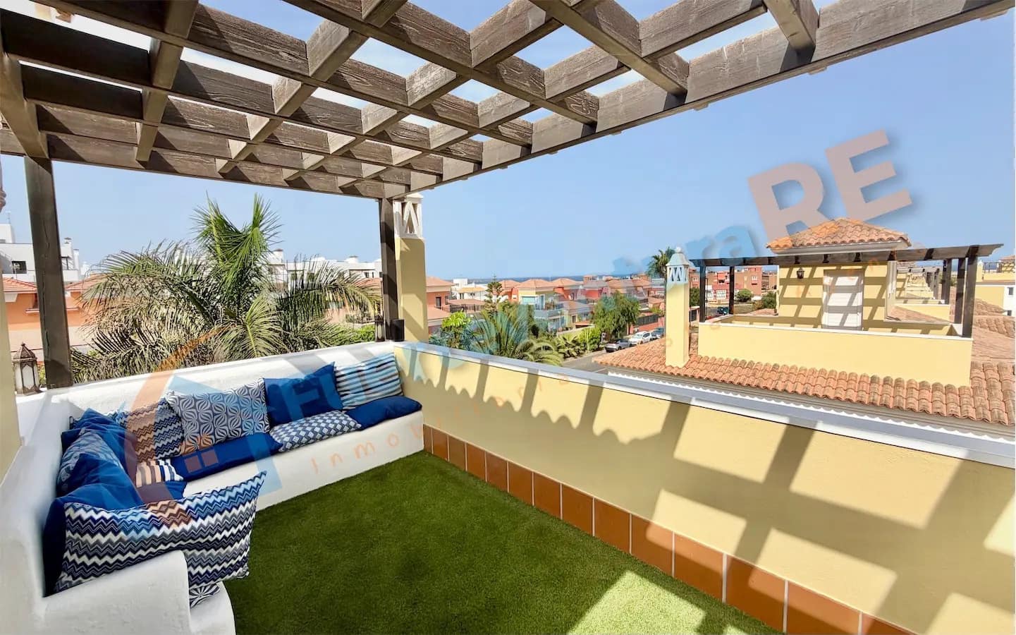3 soveværelse Semi-Rækkehus til salg i Corralejo med swimmingpool - € 448.000 (Ref: 9999443)