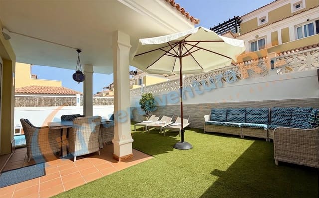 3 soveværelse Semi-Rækkehus til salg i Corralejo, La Oliva med swimmingpool - € 448.000 (Ref: 9999443)