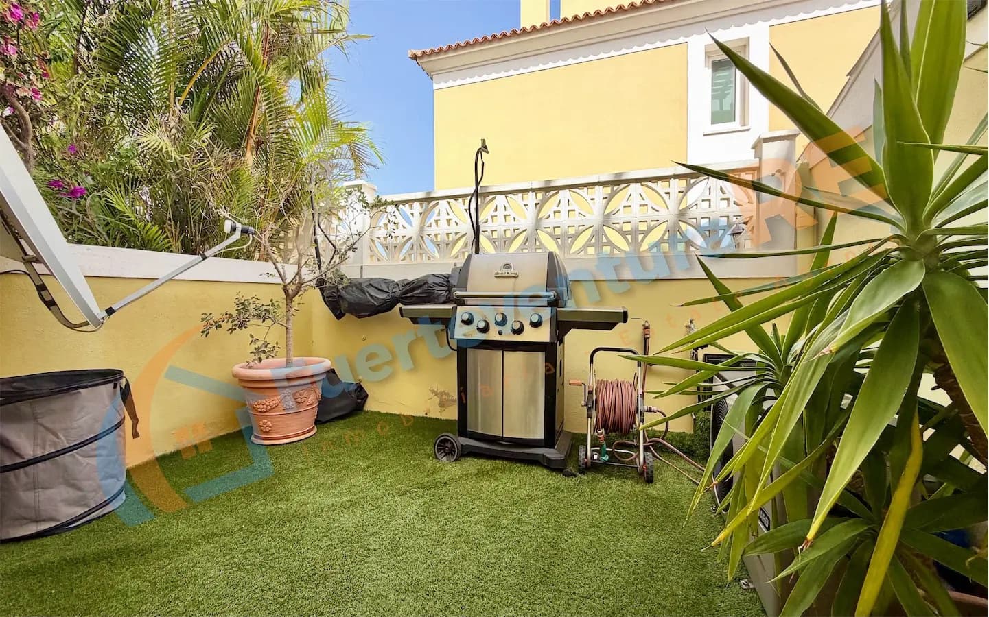 3 soveværelse Semi-Rækkehus til salg i Corralejo med swimmingpool - € 448.000 (Ref: 9999443)