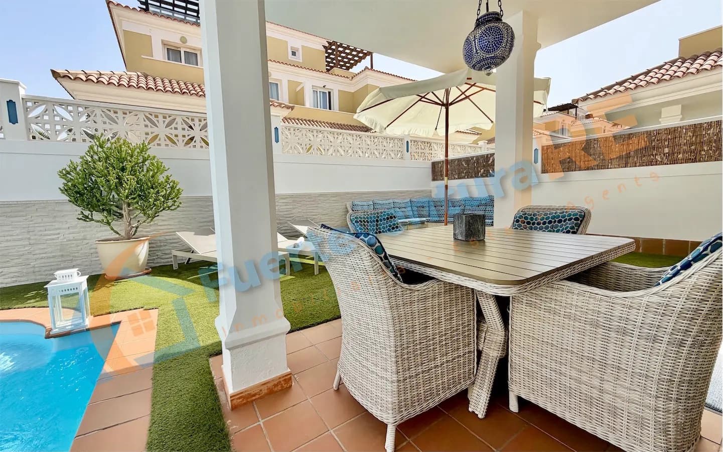 3 soveværelse Semi-Rækkehus til salg i Corralejo med swimmingpool - € 448.000 (Ref: 9999443)