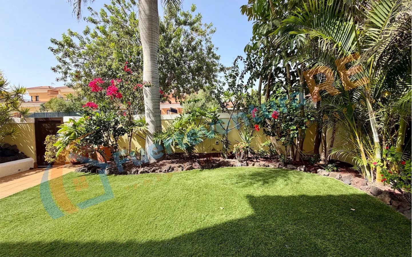 3 soveværelse Semi-Rækkehus til salg i Corralejo med swimmingpool - € 448.000 (Ref: 9999443)