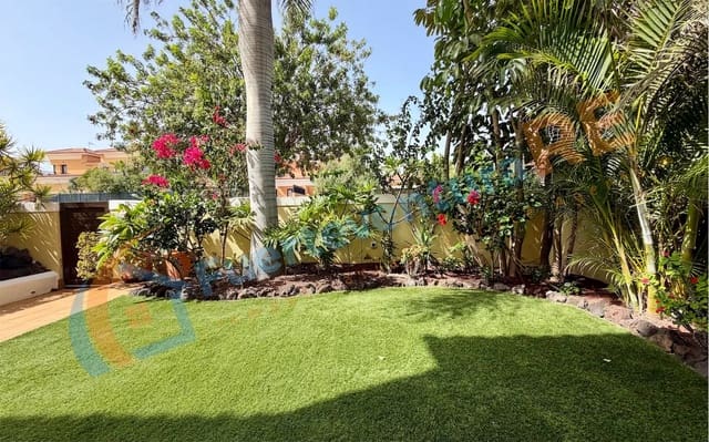 3 soveværelse Semi-Rækkehus til salg i Corralejo, La Oliva med swimmingpool - € 448.000 (Ref: 9999443)