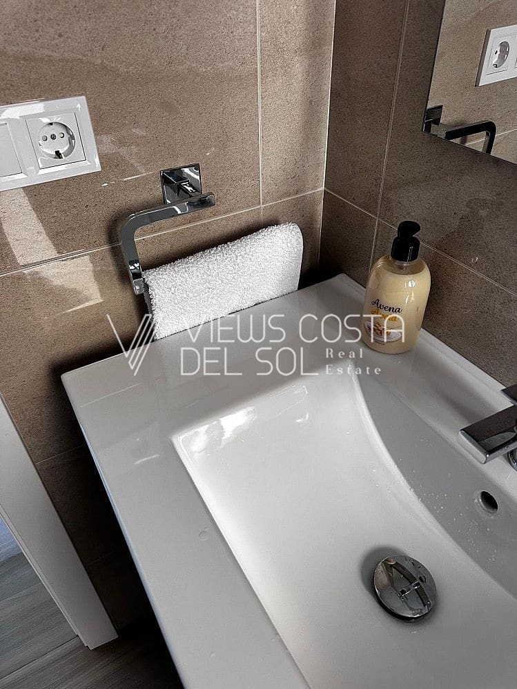 2 bedroom Apartment for rent in Caleta de Velez - € 1,000 (Ref: 10000978)