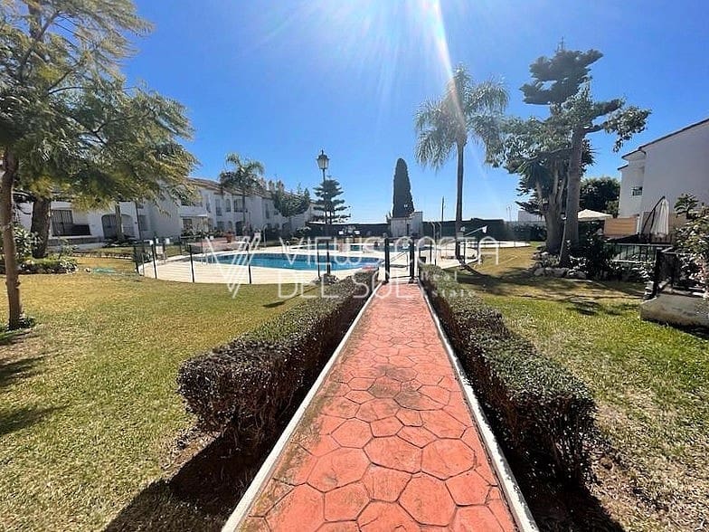 Maison de Ville de 3 chambres à louer à Algarrobo Costa avec piscine garage - 1 400 € (Ref: 10004668)