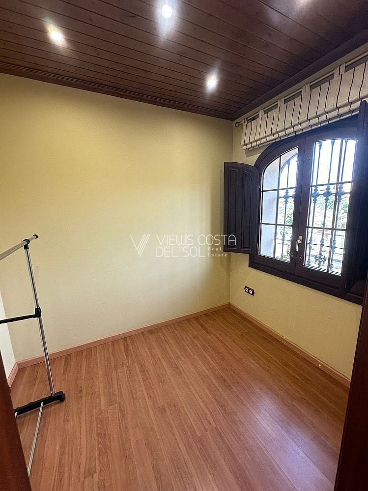 5 soveværelse Villa til salg i Torre del Mar med swimmingpool garage - € 980.000 (Ref: 8295442)