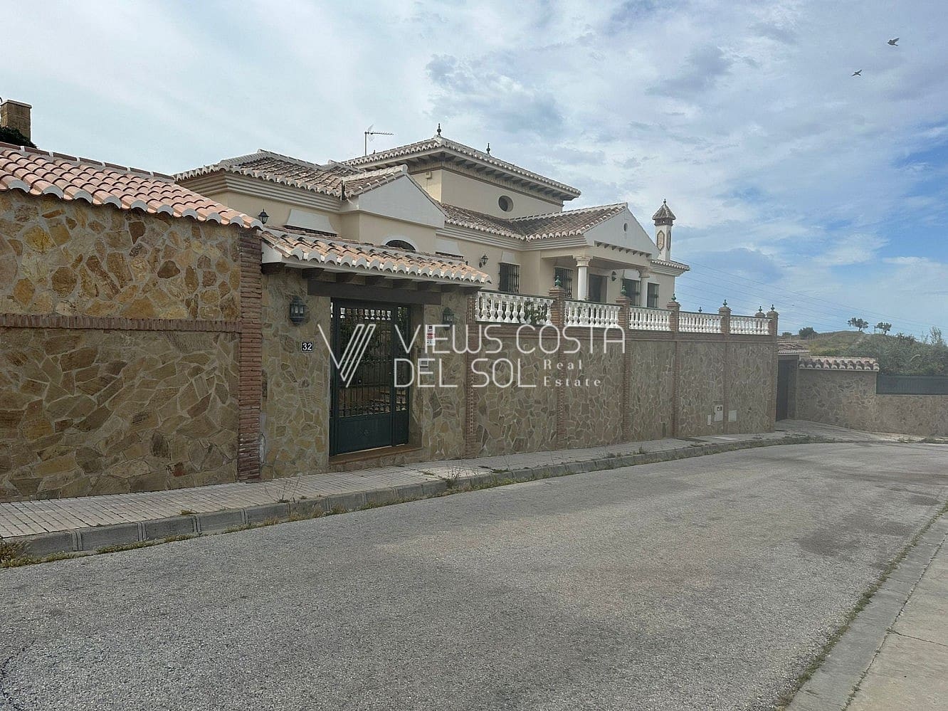 5 soveværelse Villa til salg i Torre del Mar med swimmingpool garage - € 980.000 (Ref: 8295442)