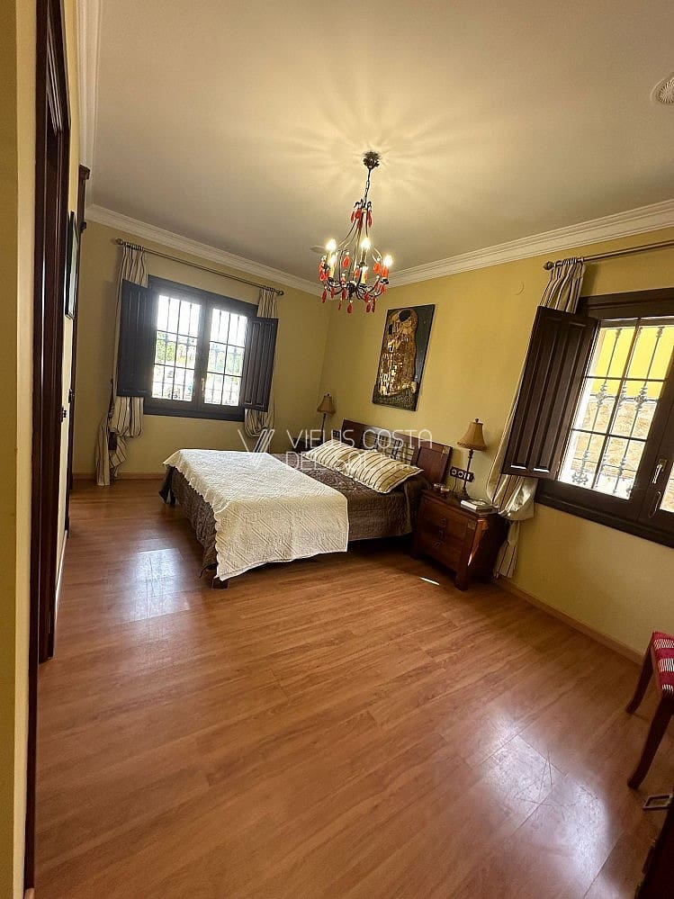 5 soveværelse Villa til salg i Torre del Mar med swimmingpool garage - € 980.000 (Ref: 8295442)