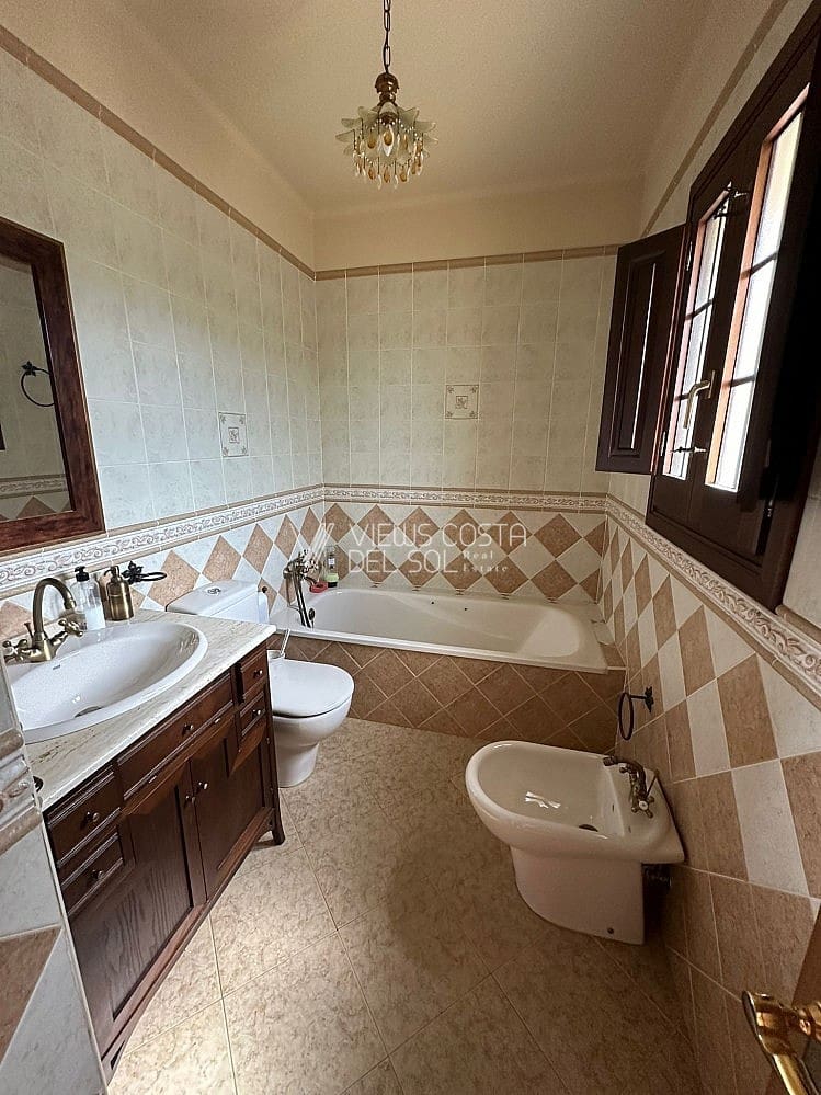 5 soveværelse Villa til salg i Torre del Mar med swimmingpool garage - € 980.000 (Ref: 8295442)