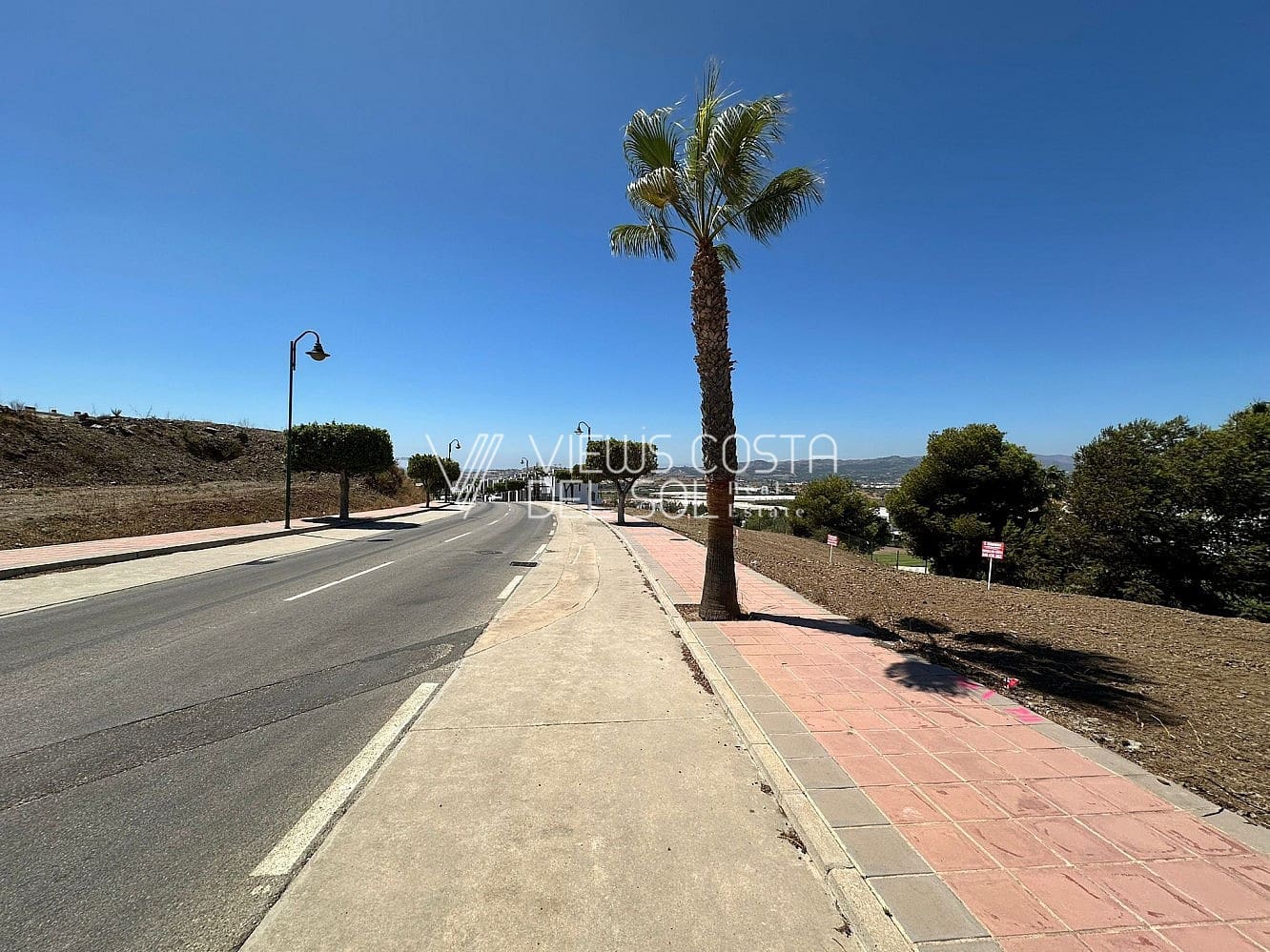 Grunde uden byggetilladelser til salg i Caleta de Velez - € 123.000 (Ref: 8501020)