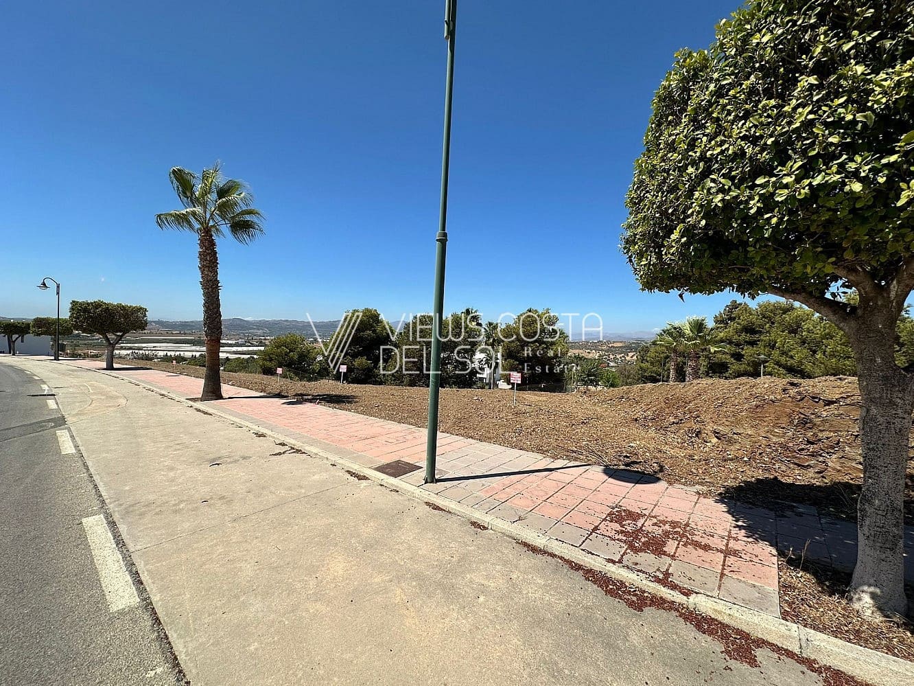 Grunde uden byggetilladelser til salg i Caleta de Velez - € 123.000 (Ref: 8501020)