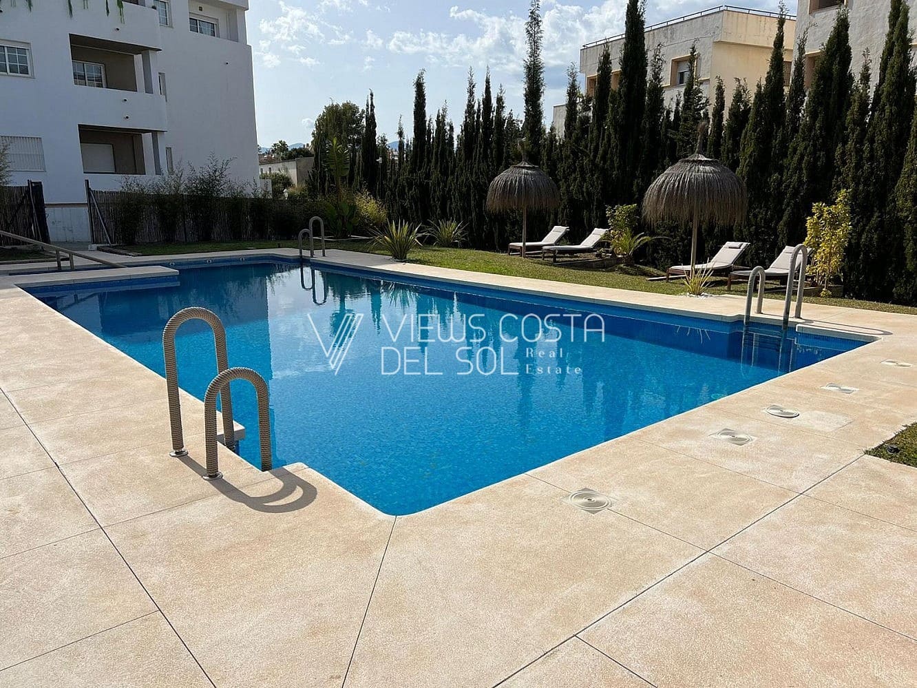 2 sypialnia Apartament na sprzedaż w Marbella z basenem - 383 000 € (Ref: 8571139)