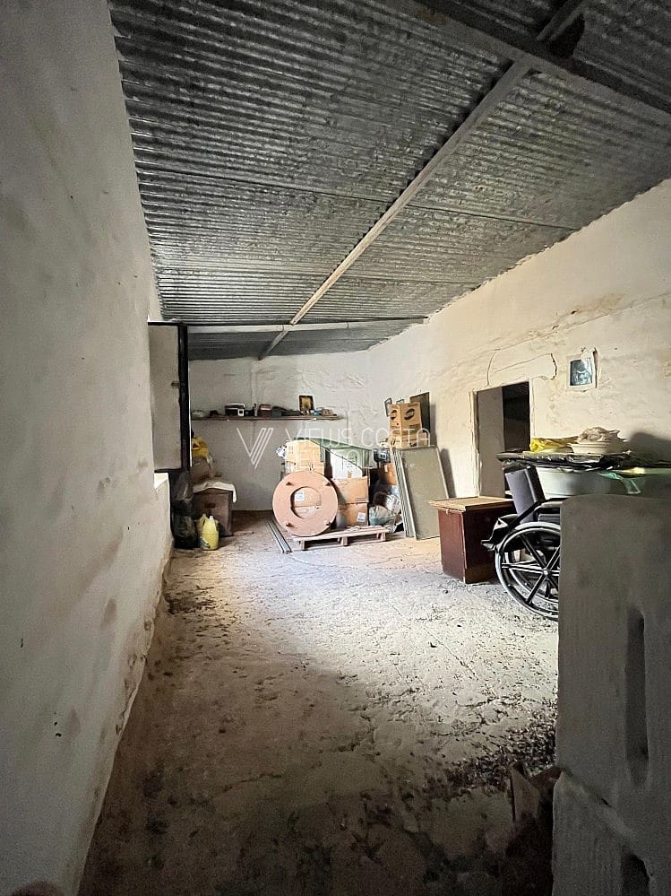 Villa for sale in Arenas - € 32,500 (Ref: 8810638)