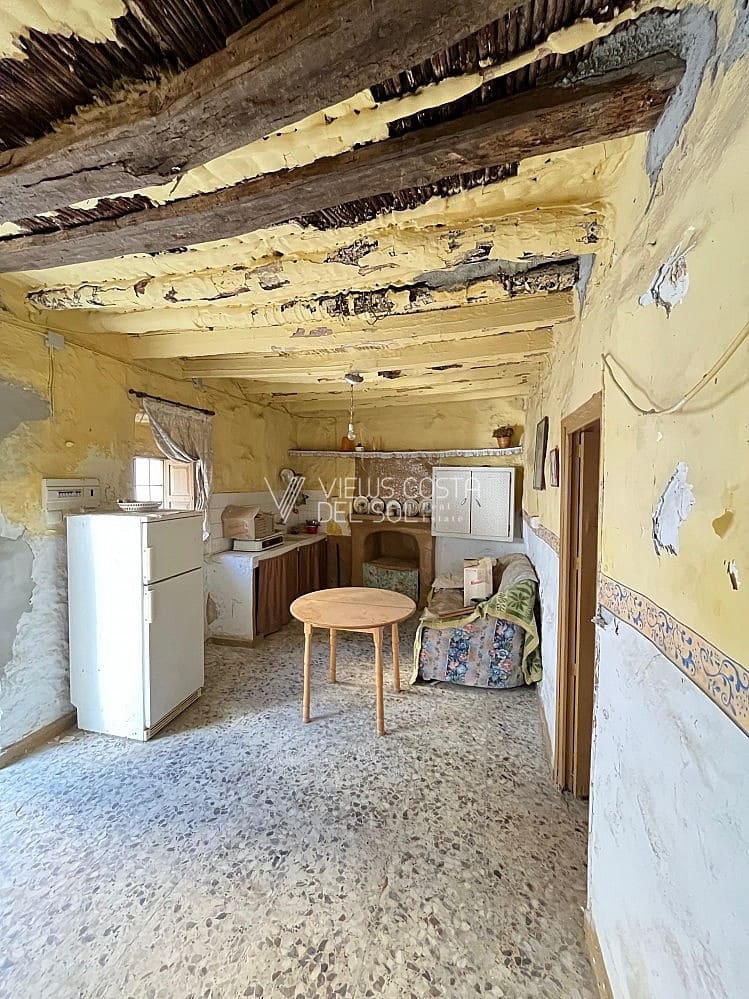 Villa for sale in Arenas - € 32,500 (Ref: 8810638)