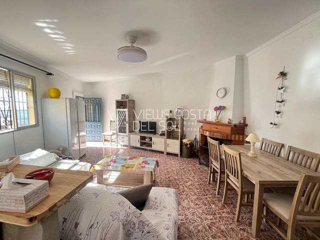 Pareado de 3 habitaciones en Vélez-Málaga en venta - 143.900 € (Ref: 8920263)