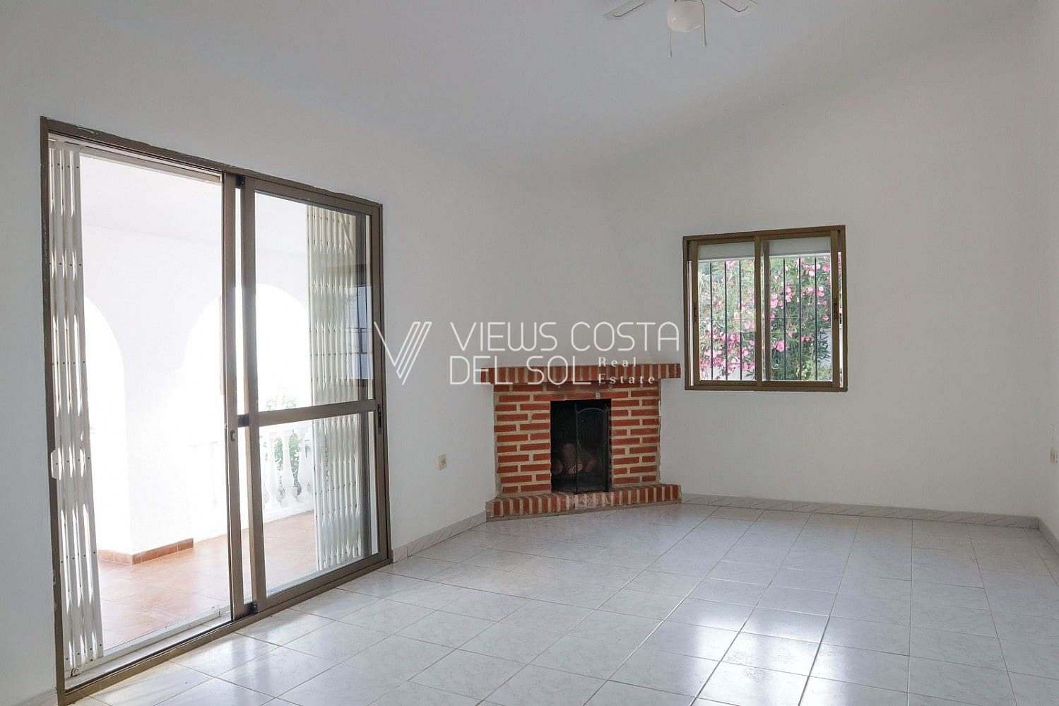 4 soveværelse Villa til salg i Torrox med garage - € 379.000 (Ref: 9170411)