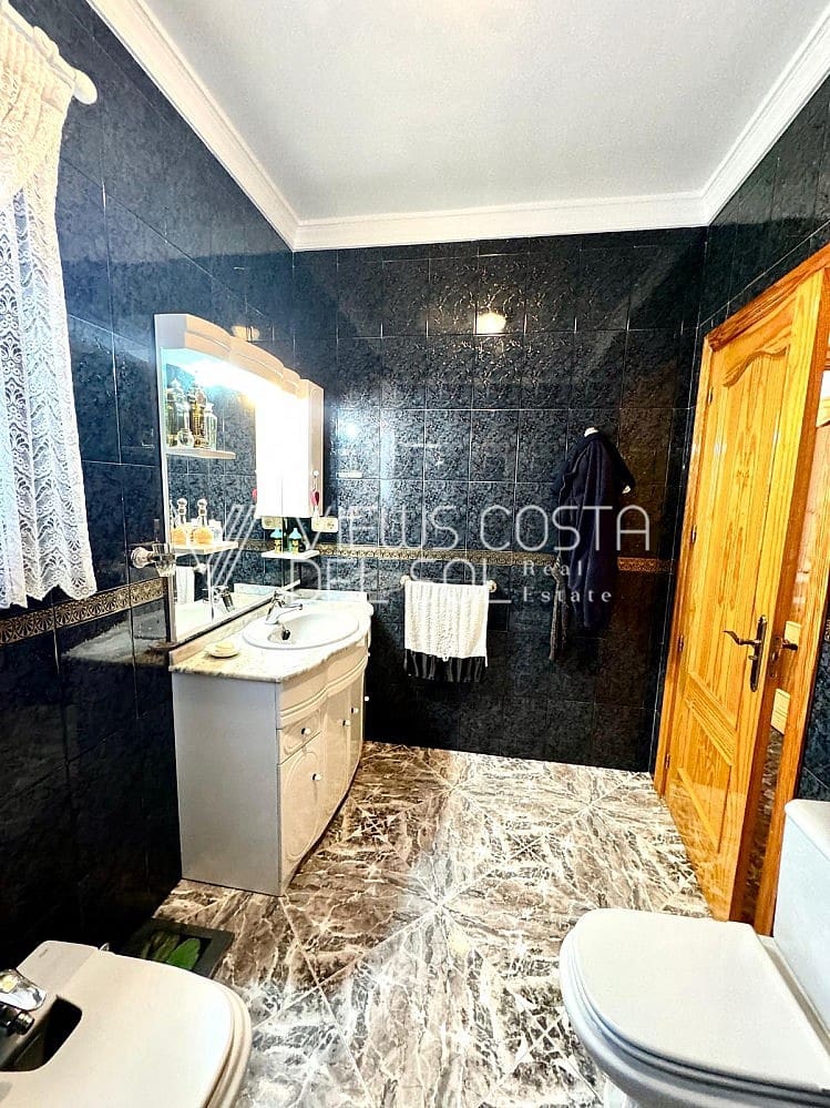 3 bedroom Villa for sale in Lagos - € 429,000 (Ref: 9606421)