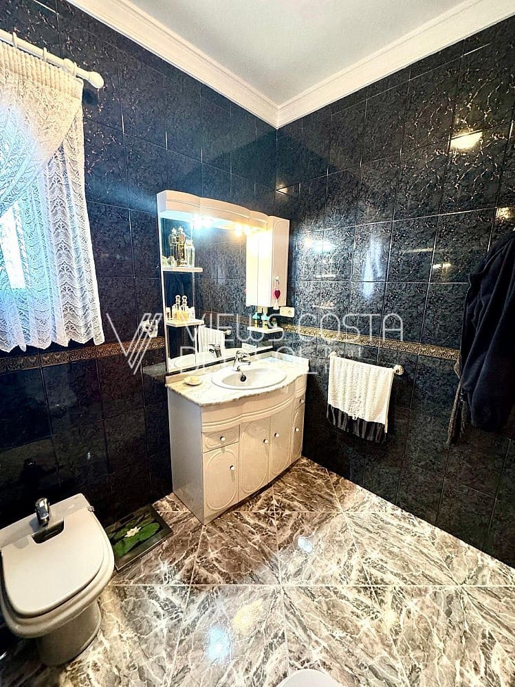 3 bedroom Villa for sale in Lagos - € 429,000 (Ref: 9606421)