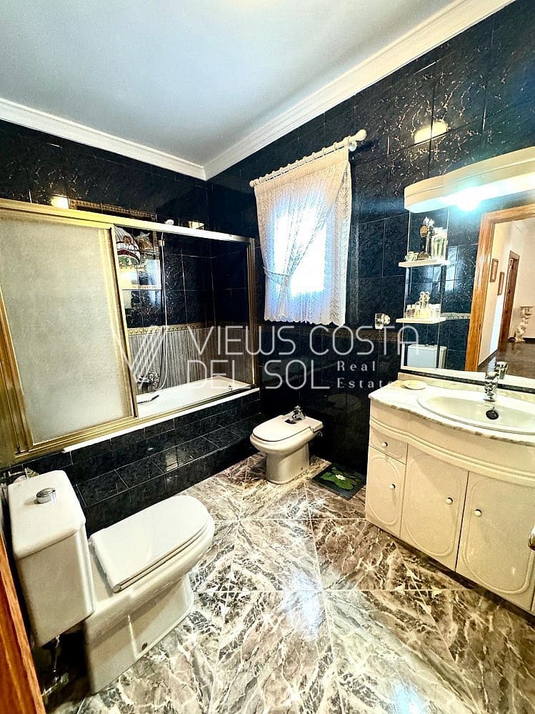 3 bedroom Villa for sale in Lagos - € 429,000 (Ref: 9606421)