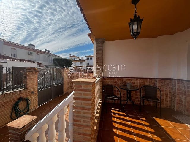 Casa de 4 habitaciones en Vélez-Málaga en alquiler con garaje - 1.500 € (Ref: 9667113)