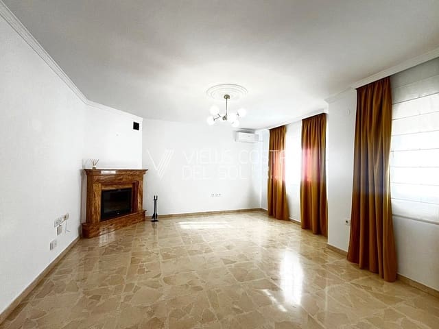 Casa de 4 habitaciones en Vélez-Málaga en alquiler con garaje - 1.500 € (Ref: 9667113)