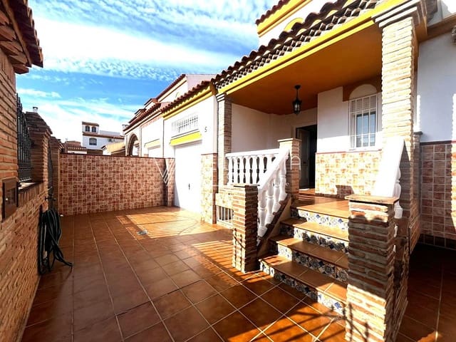 Casa de 4 habitaciones en Vélez-Málaga en alquiler con garaje - 1.500 € (Ref: 9667113)