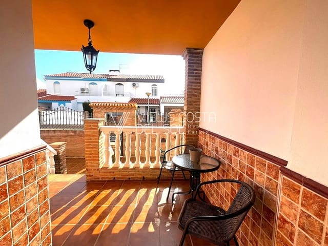 Casa de 4 habitaciones en Vélez-Málaga en alquiler con garaje - 1.500 € (Ref: 9667113)