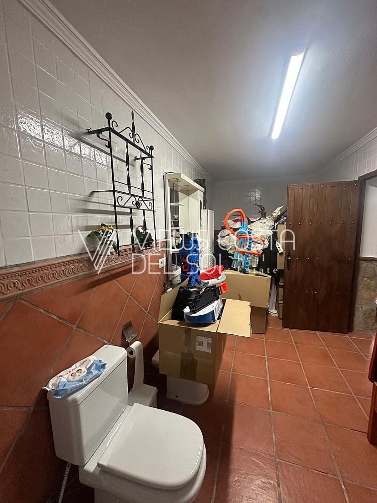 4 bedroom Villa for sale in Caleta de Velez with pool - € 649,900 (Ref: 9720610)