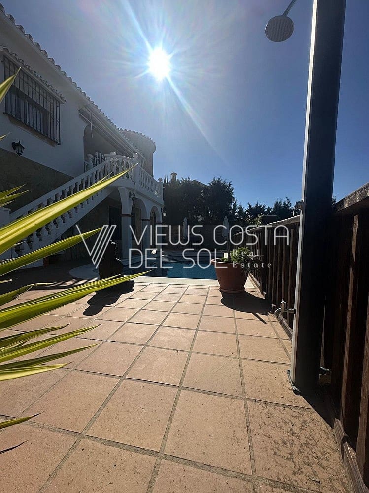 4 bedroom Villa for sale in Caleta de Velez with pool - € 649,900 (Ref: 9720610)