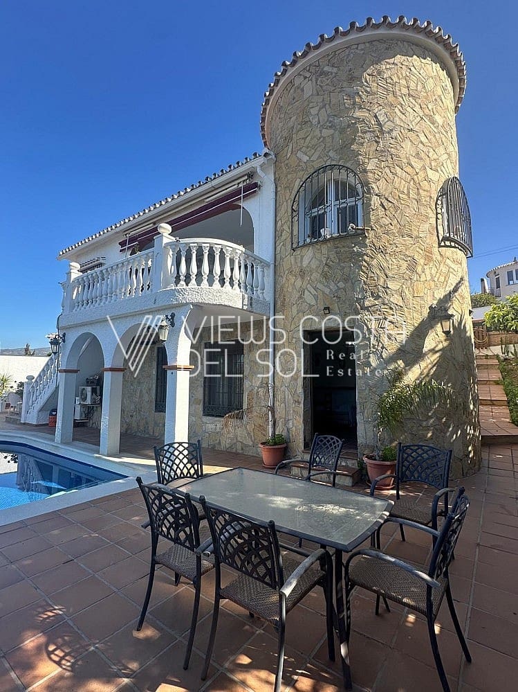 4 bedroom Villa for sale in Caleta de Velez with pool - € 649,900 (Ref: 9720610)