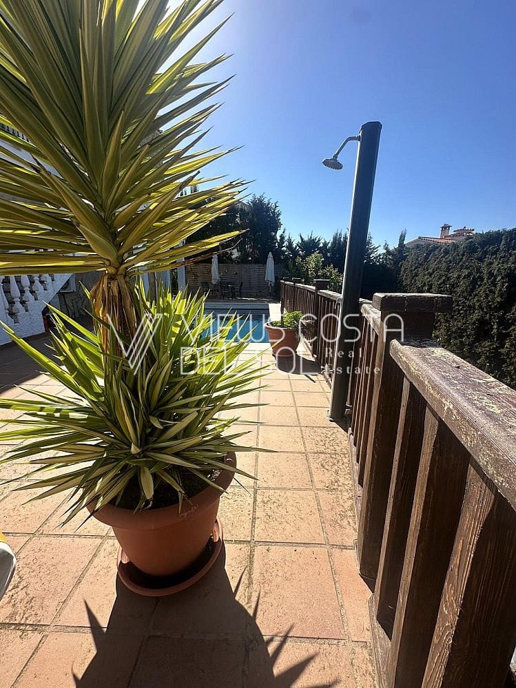 4 bedroom Villa for sale in Caleta de Velez with pool - € 649,900 (Ref: 9720610)