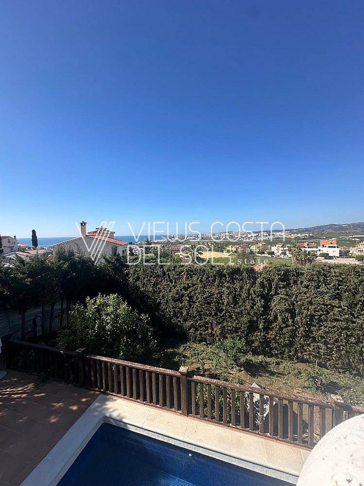 4 bedroom Villa for sale in Caleta de Velez with pool - € 649,900 (Ref: 9720610)