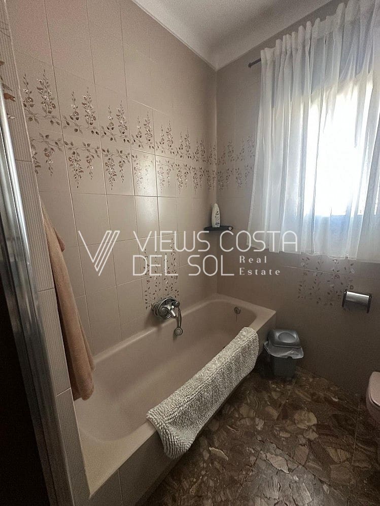 4 bedroom Villa for sale in Caleta de Velez with pool - € 649,900 (Ref: 9720610)