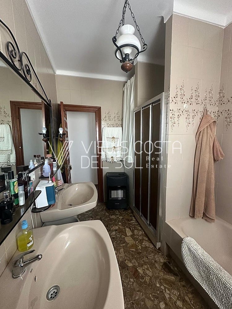 4 bedroom Villa for sale in Caleta de Velez with pool - € 649,900 (Ref: 9720610)