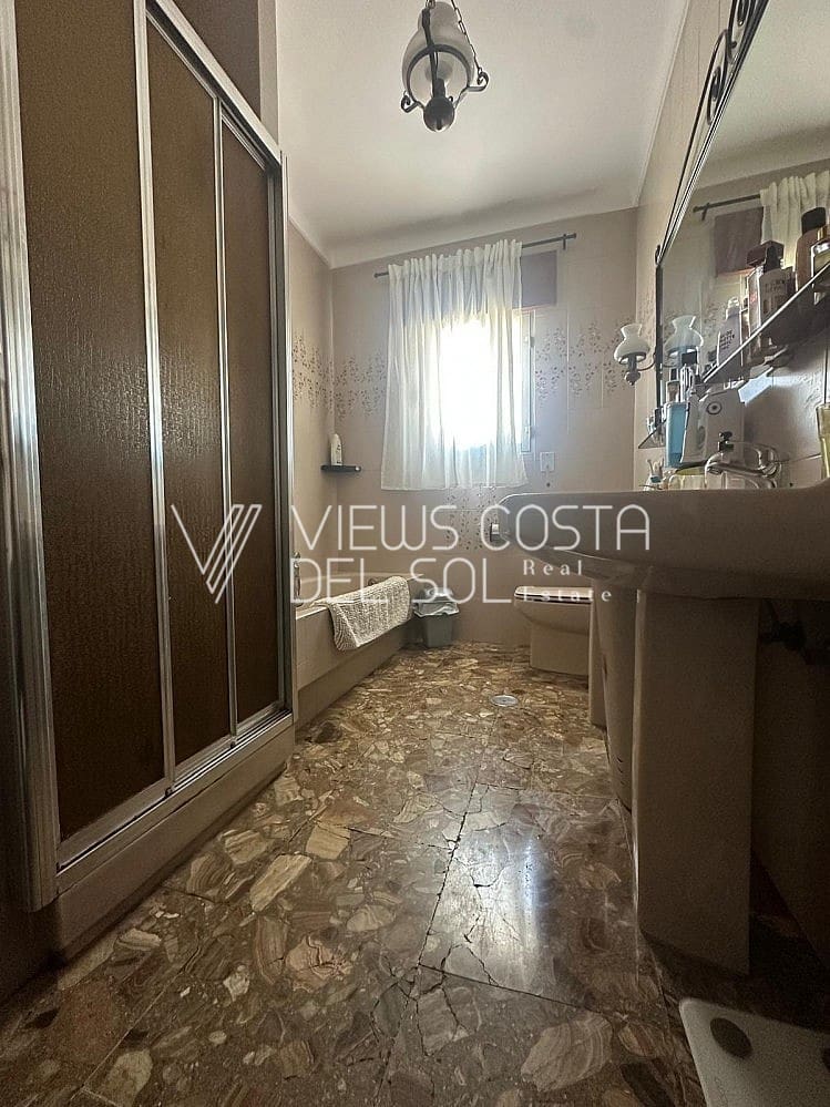 4 bedroom Villa for sale in Caleta de Velez with pool - € 649,900 (Ref: 9720610)