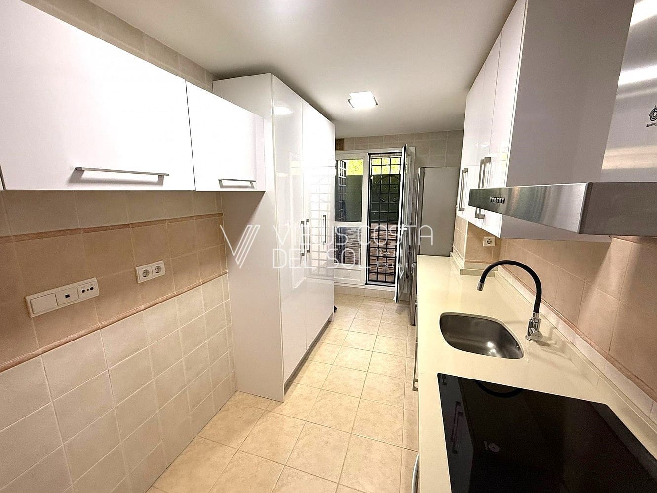 2 soverom Leilighet til salgs i Caleta de Velez med svømmebasseng - € 329 000 (Ref: 9809842)