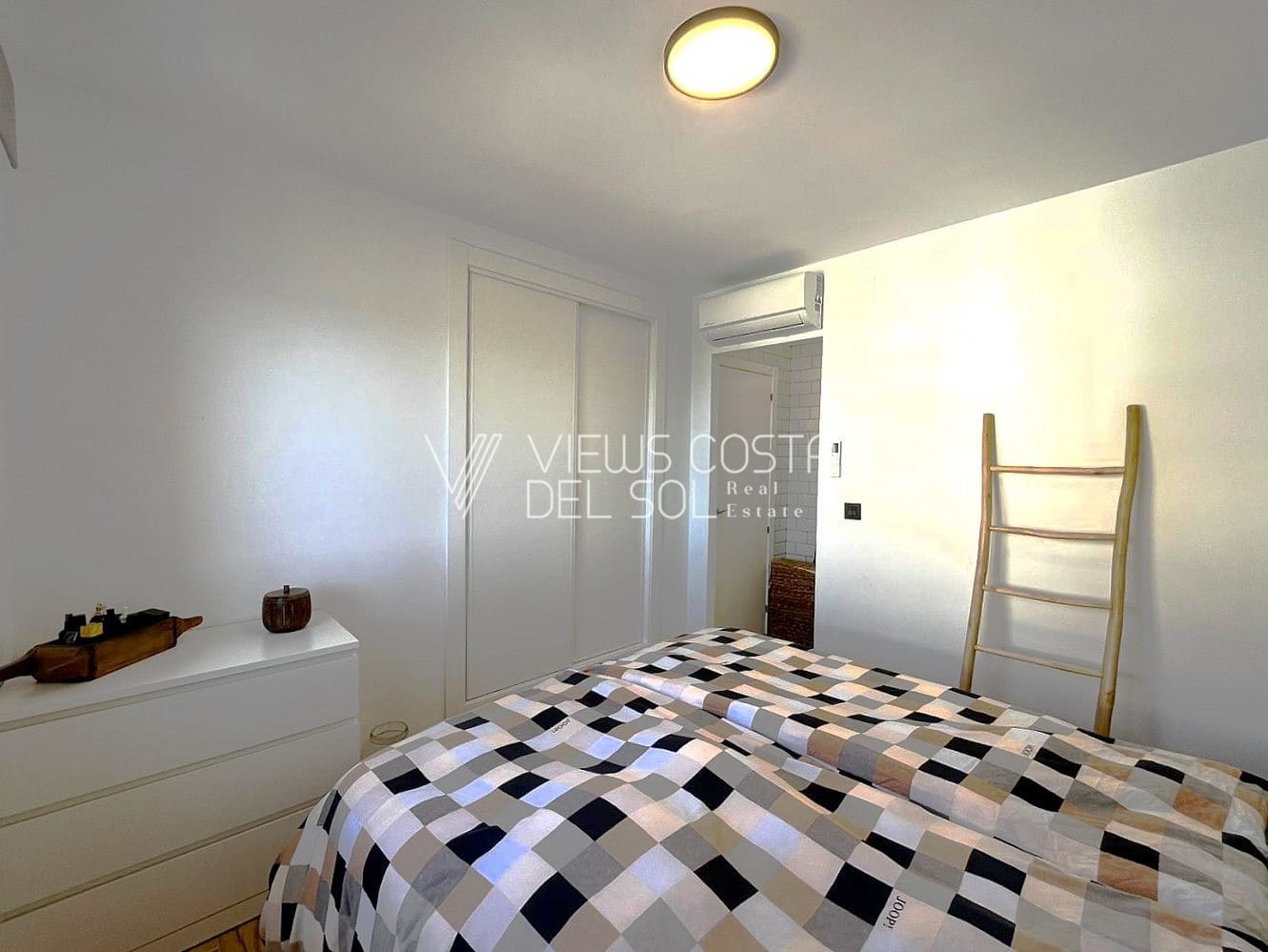 2 Zimmer Apartment zu verkaufen in Algarrobo Costa mit Pool - 480.000 € (Ref: 9816418)