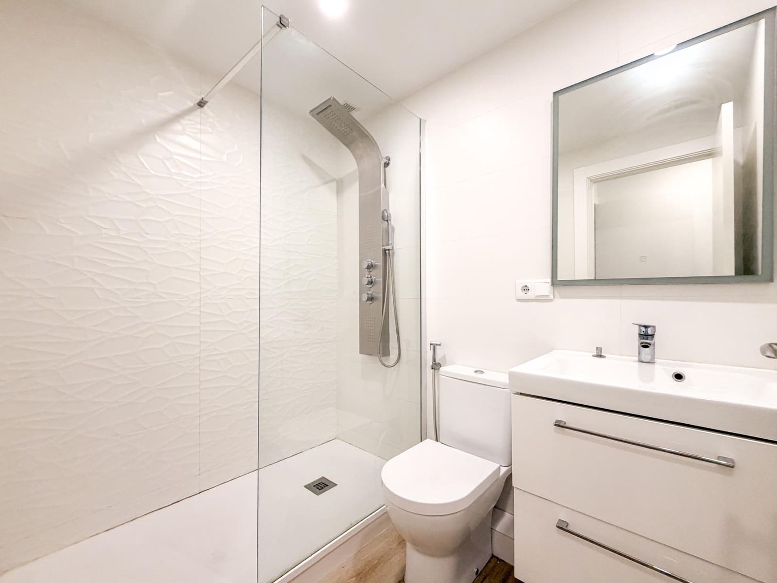 2 sovrum Lägenhet att hyra i Valencia stad med garage - 1 750 € (Ref: 9867326)
