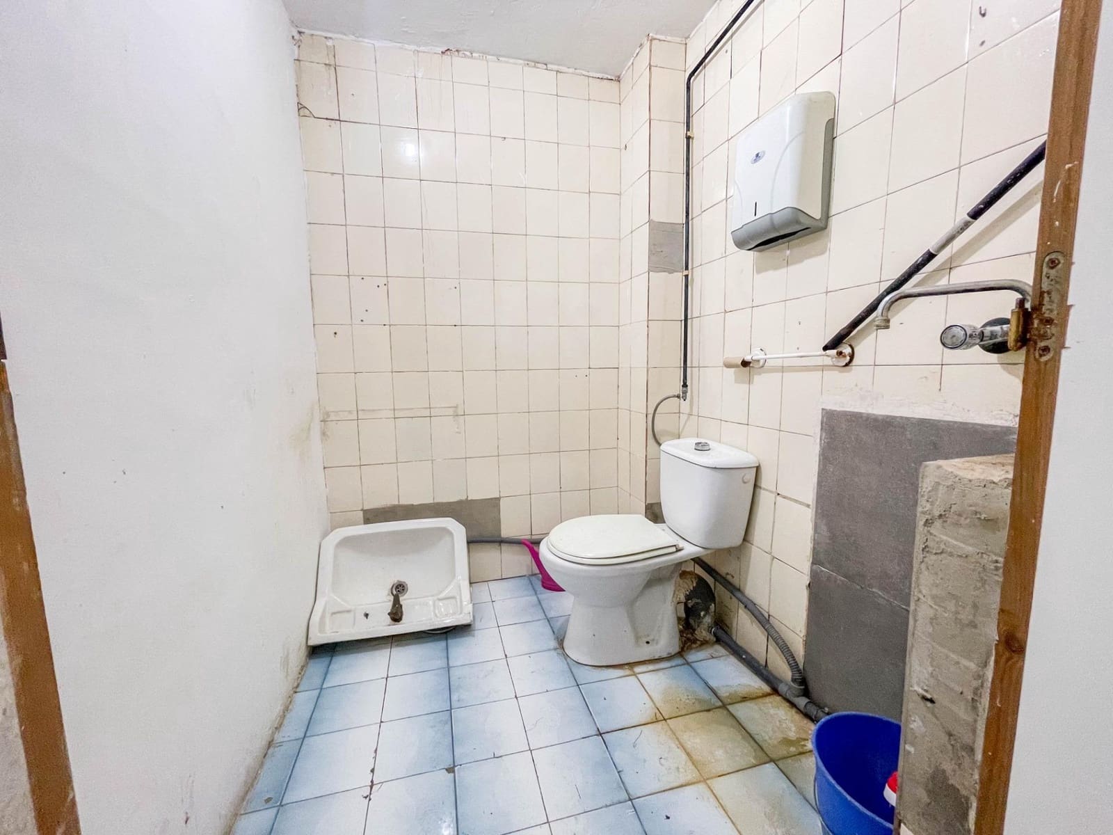 Commercial for sale in Manises - € 113,000 (Ref: 9867330)