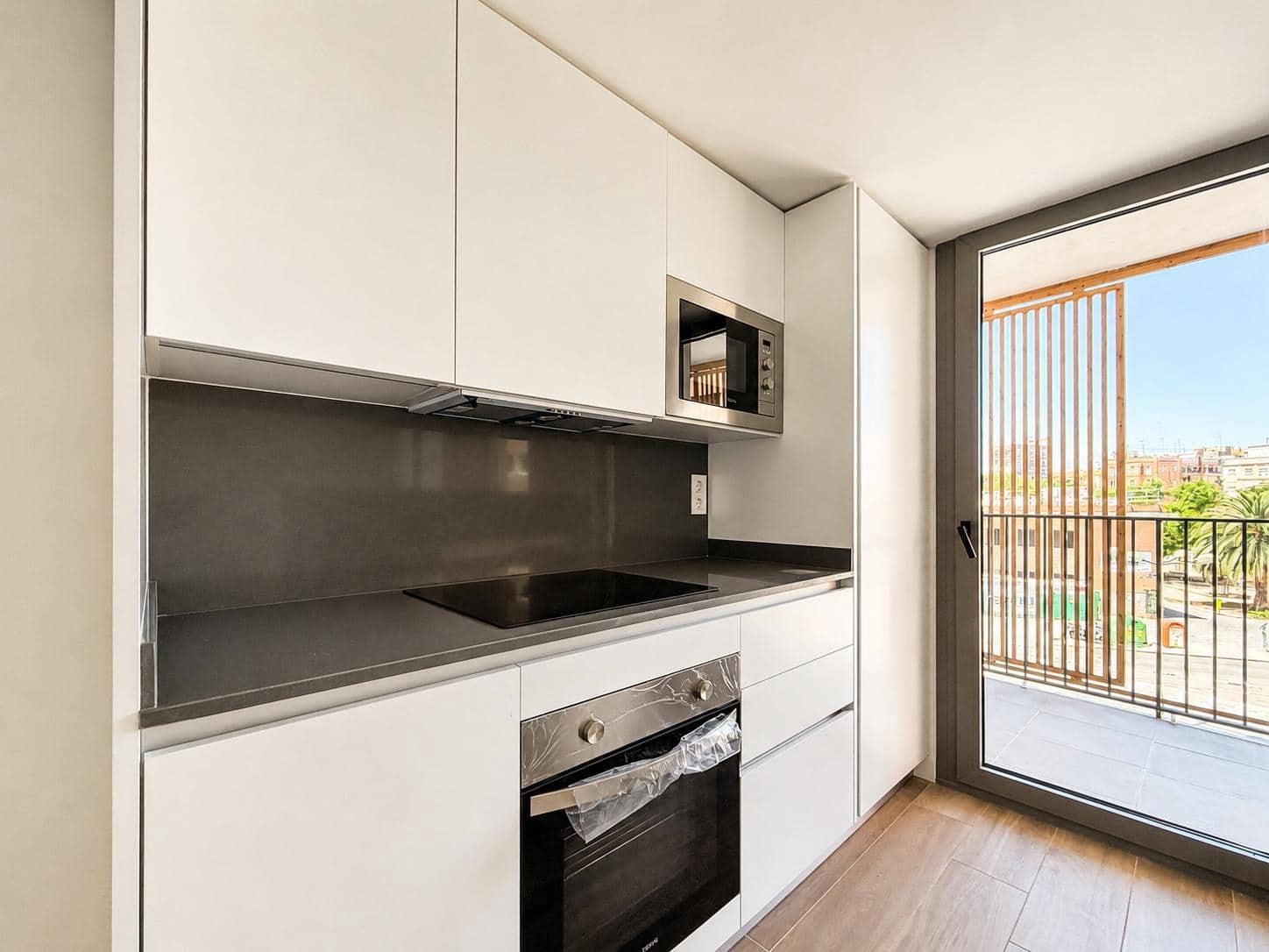 3 slaapkamer Flat te huur in Valencia stad met garage - € 1.500 (Ref: 9867332)