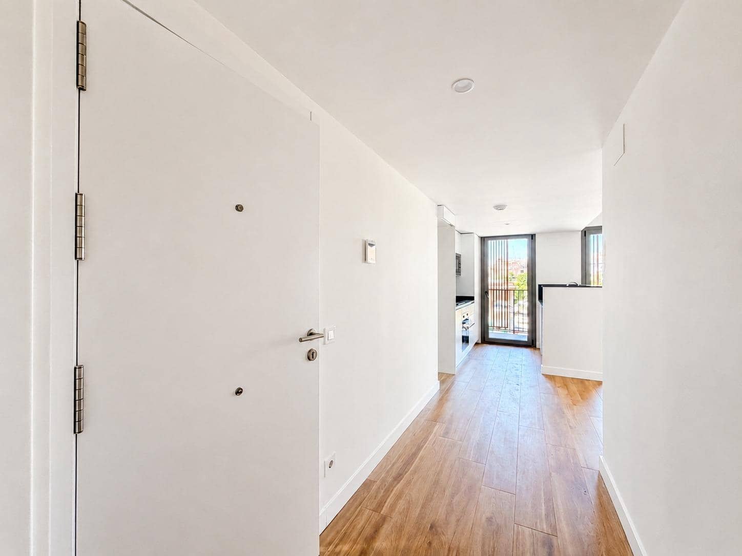 3 slaapkamer Flat te huur in Valencia stad met garage - € 1.500 (Ref: 9867332)