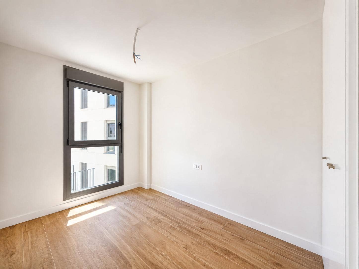 3 slaapkamer Flat te huur in Valencia stad met garage - € 1.500 (Ref: 9867332)