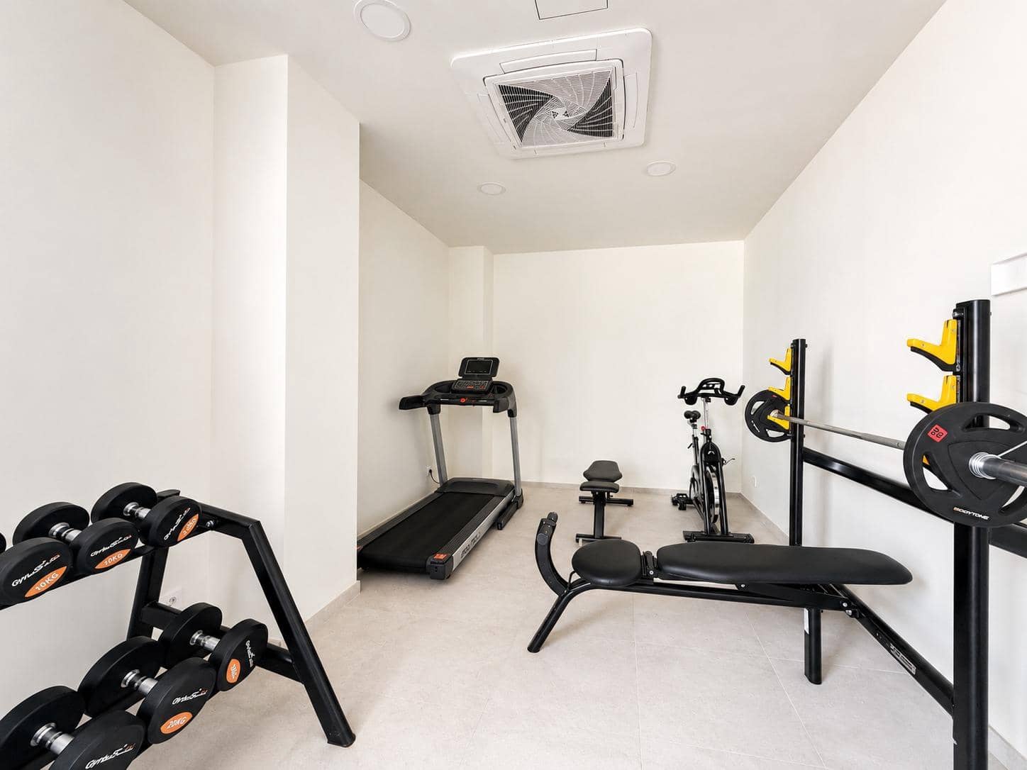 3 slaapkamer Flat te huur in Valencia stad met garage - € 1.500 (Ref: 9867332)