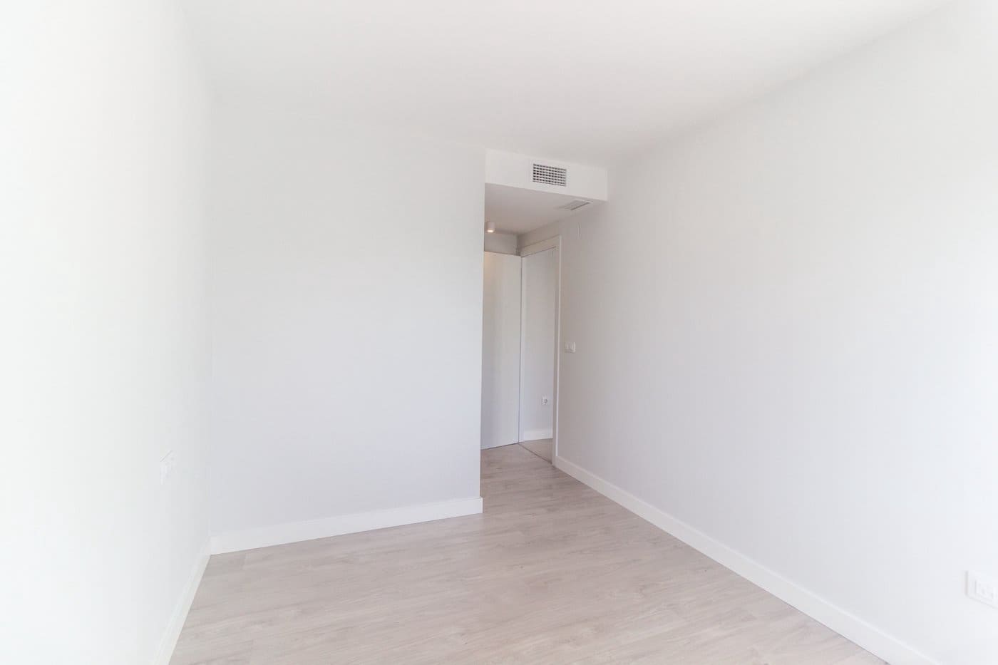 2 bedroom Flat for rent in Valencia city with garage - € 1,550 (Ref: 9867334)