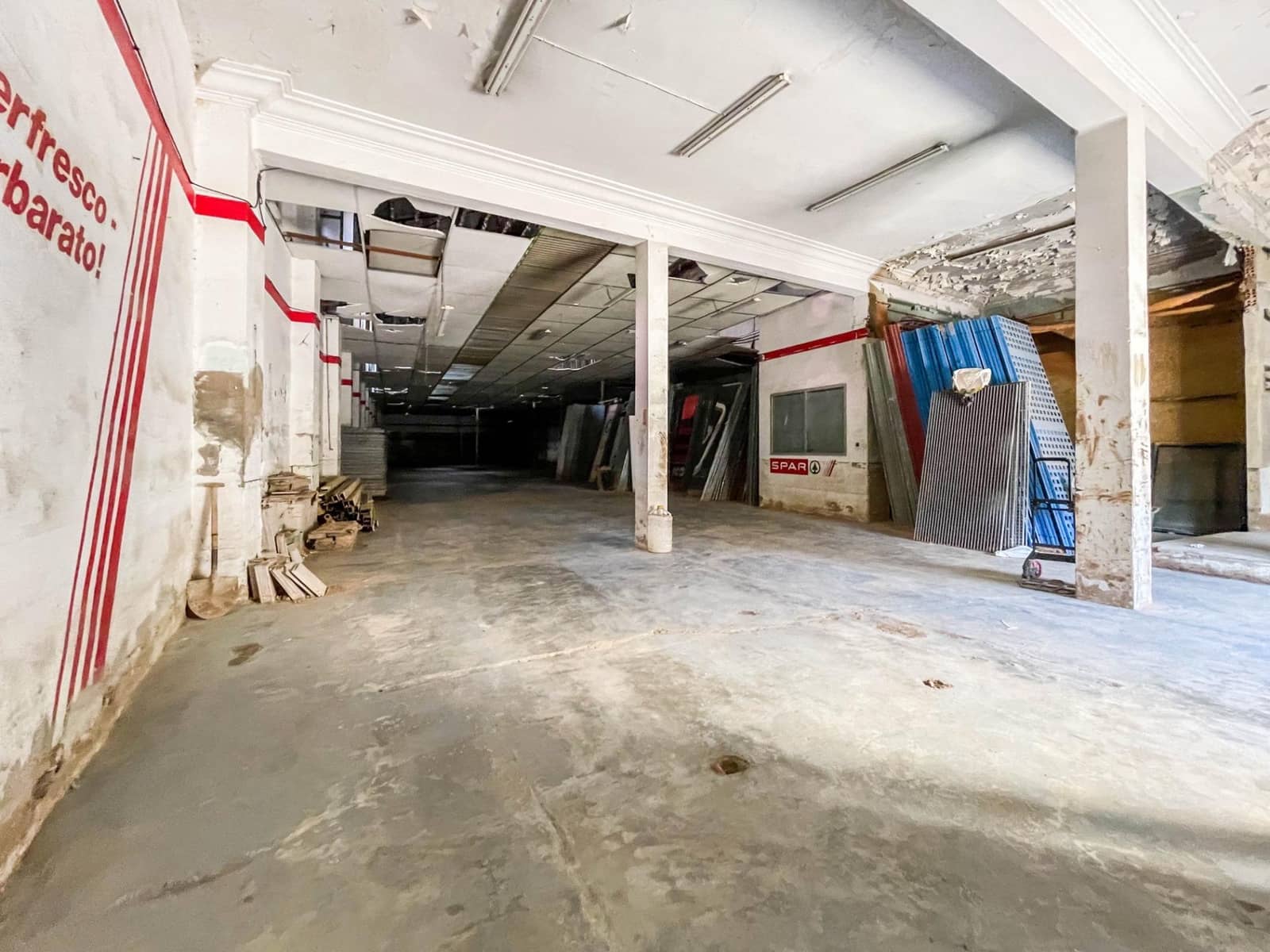Kommersiell til salgs i La Torre - € 1 050 000 (Ref: 9867339)
