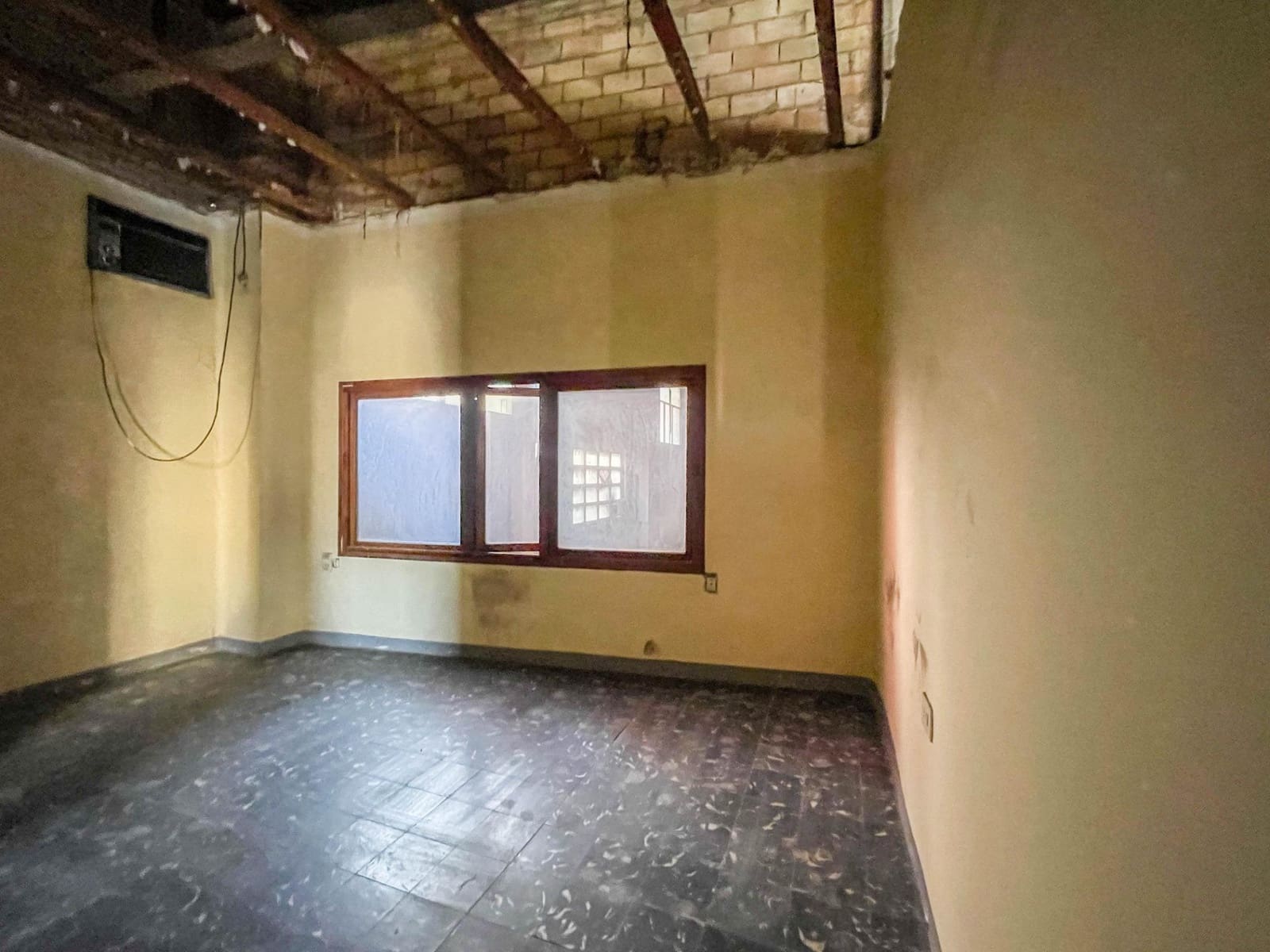 Kommersiell til salgs i La Torre - € 1 050 000 (Ref: 9867339)
