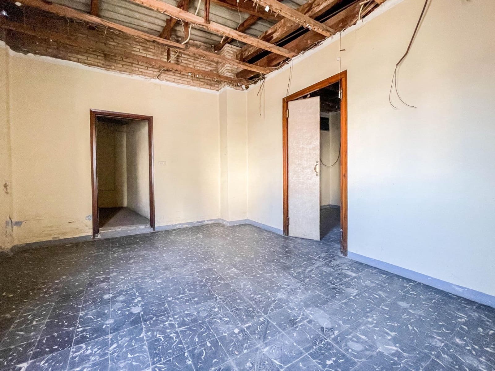 Kommersiell til salgs i La Torre - € 1 050 000 (Ref: 9867339)