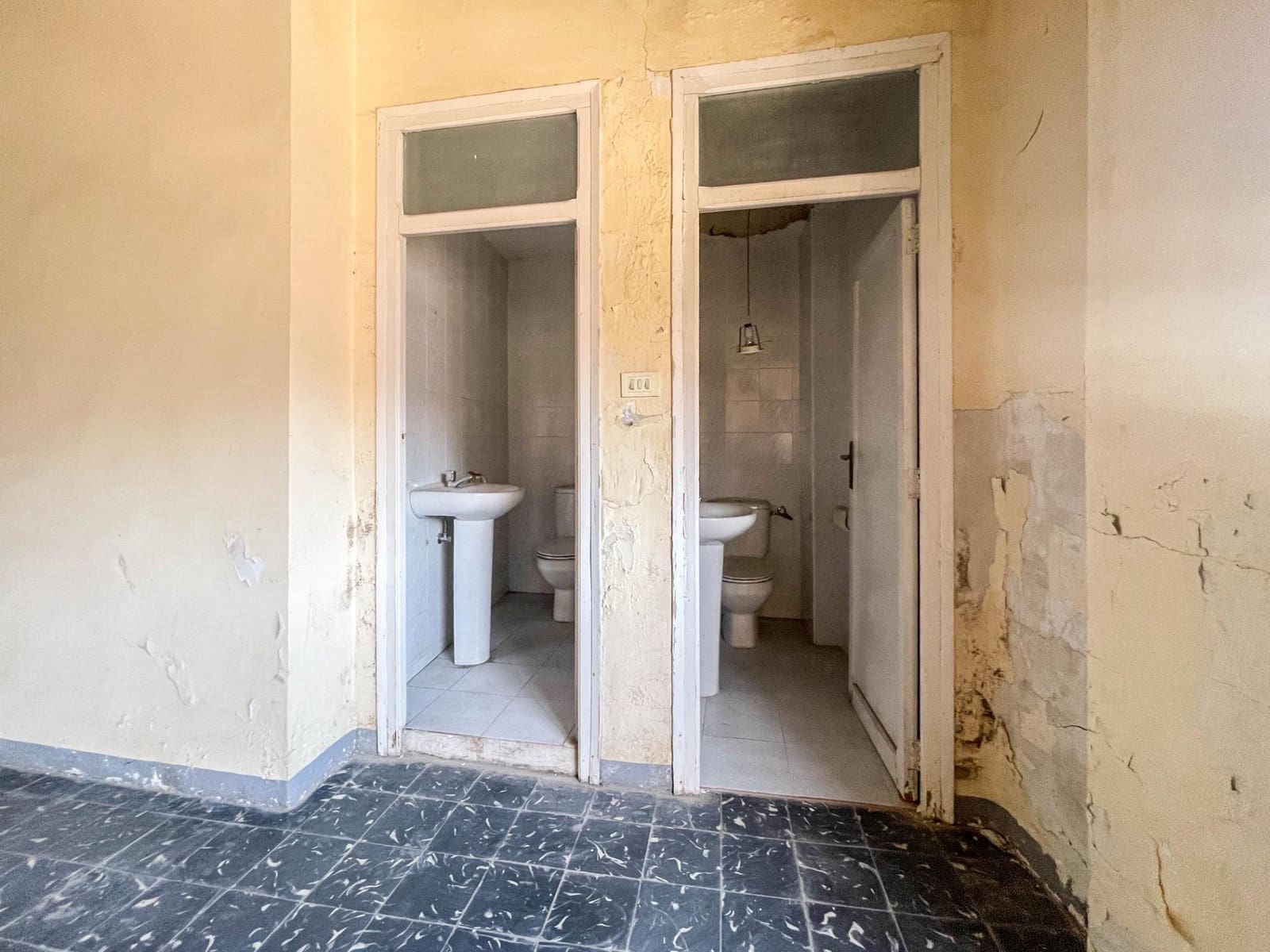 Kommersiell til salgs i La Torre - € 1 050 000 (Ref: 9867339)