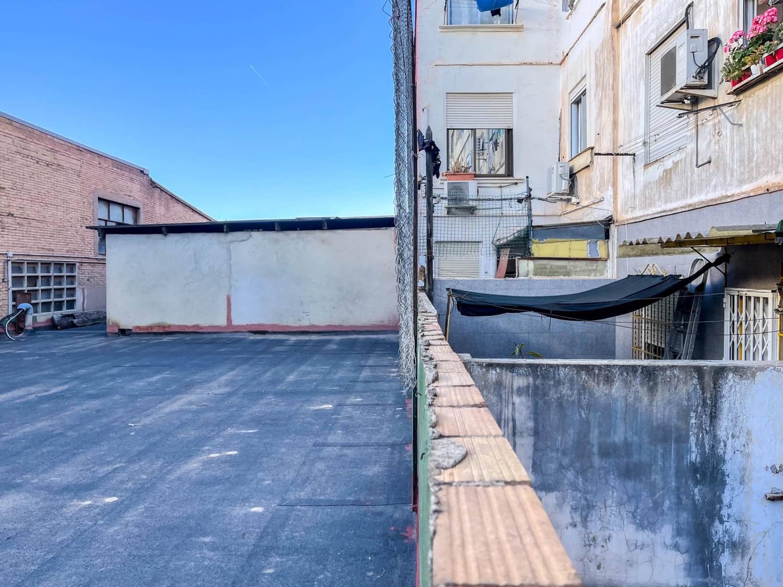 Kommersiell til salgs i La Torre - € 1 050 000 (Ref: 9867339)